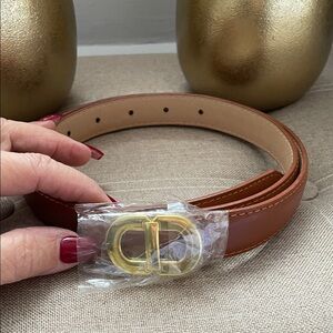 ✨Classy Brown Leather Belt with Gold Buckle✨Size Sm-Med NEW